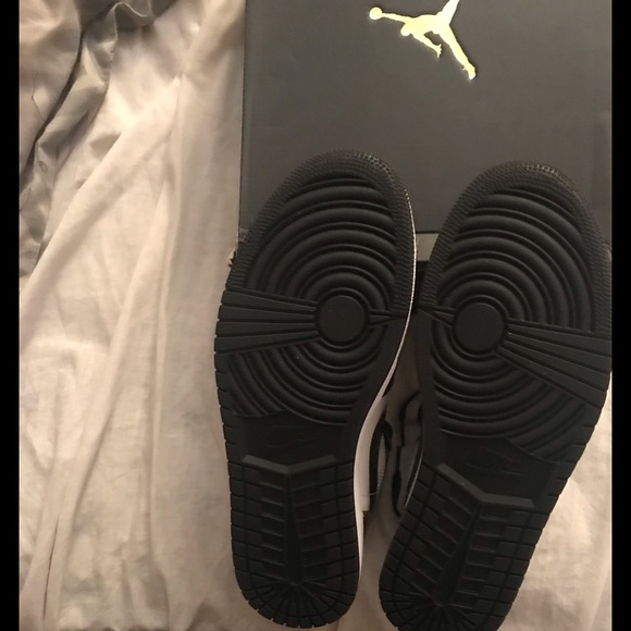 Air Jordan 1s - Picture 4 of 4